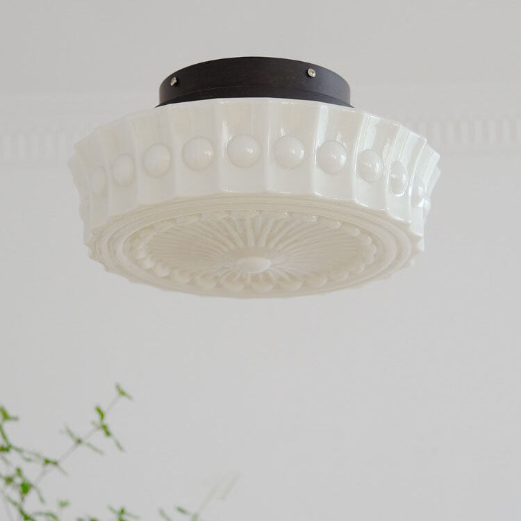 Halbbündige LED Deckenleuchte aus weißem Glas mit Streifendekor