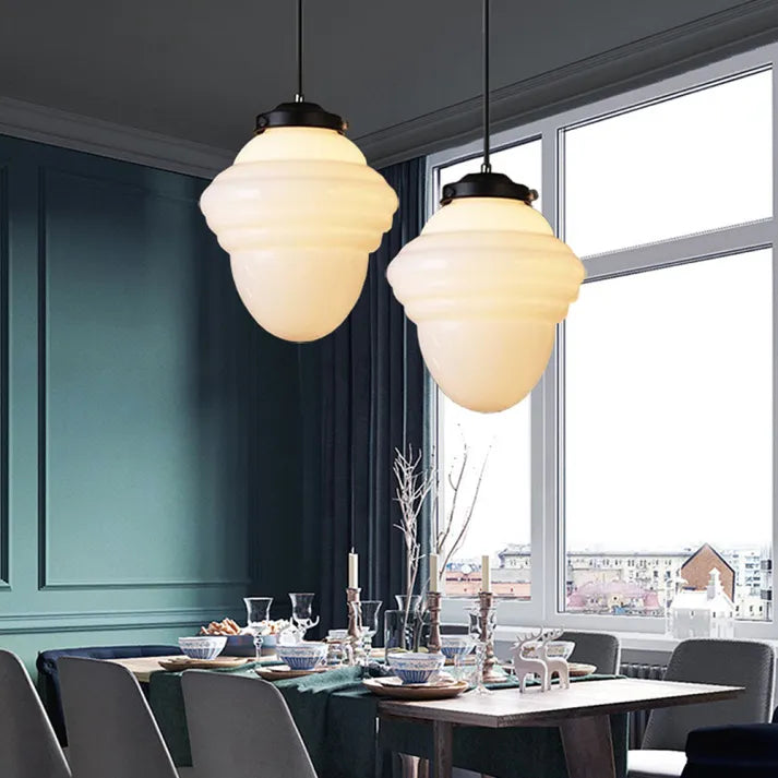 Pendelleuchte aus weißem Milchglas im geometrischen Design