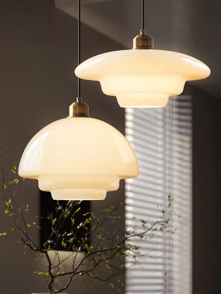 Moderne Milchglas Pendelleuchte – Elegante Hängeleuchte im Mid-Century Design