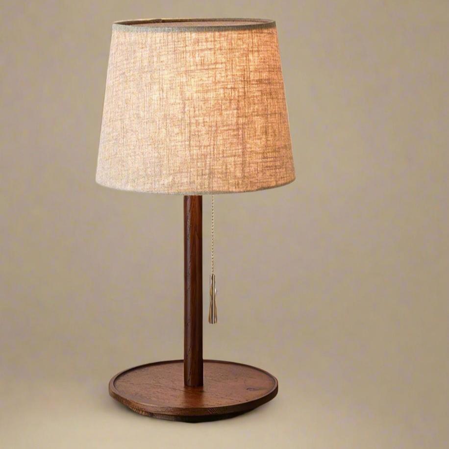Nordische Tischlampe aus Walnussholz mit Stoffschirm