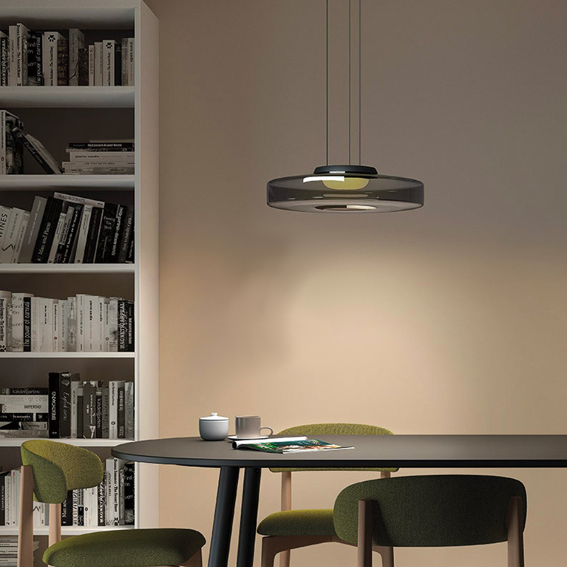 Bauhaus-inspirierte Glas Pendelleuchte mit LED und Höhenverstellung