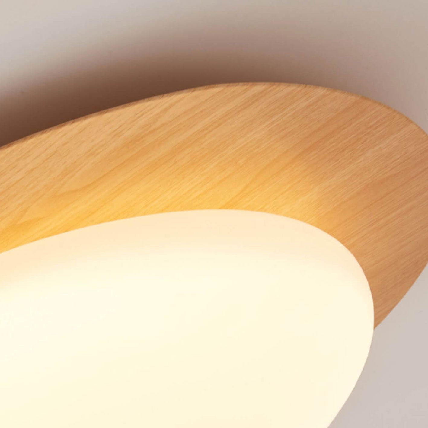 Ovale LED Deckenleuchte in Holzoptik im nordischen Stil