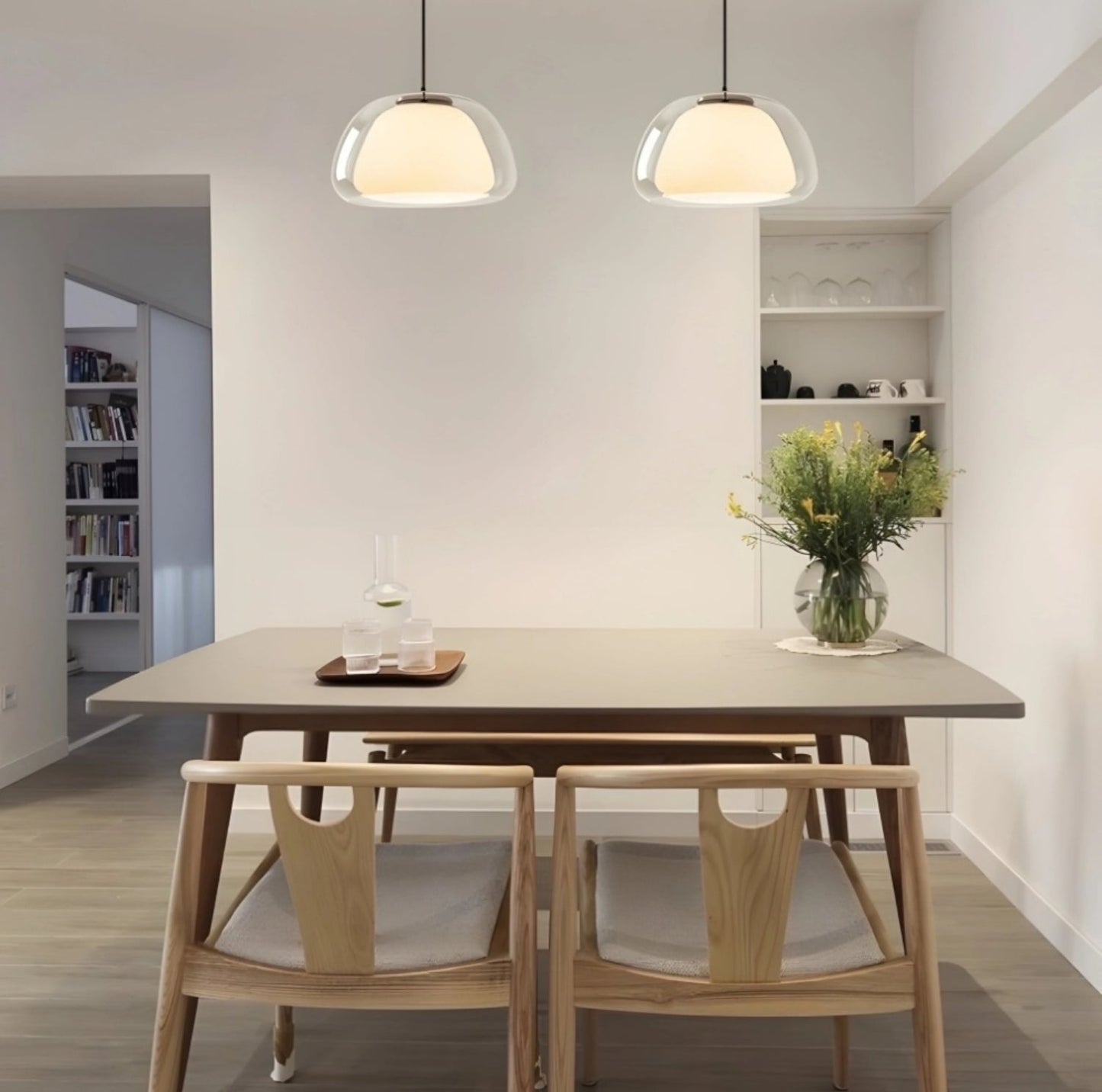 Glas Pendelleuchte mit weißem Schirm und Diffusor