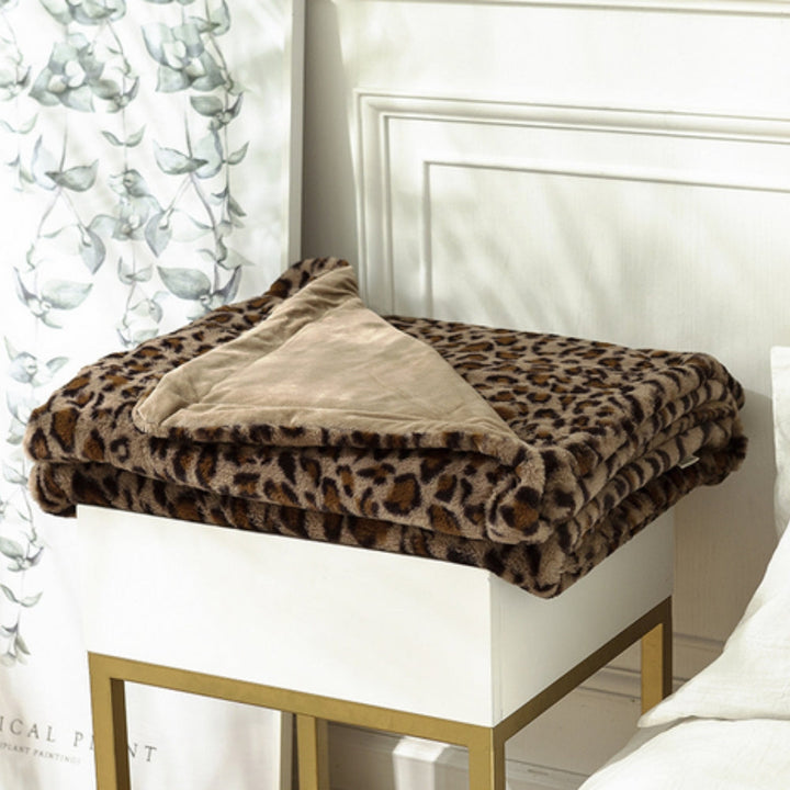 Warme Decke mit Leopardenmuster für Sofa und Bett
