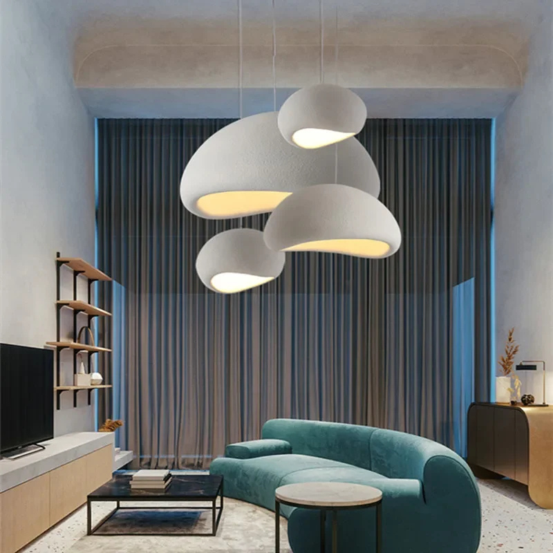 Minimalistische Pendelleuchte für eine ruhige Wohnatmosphäre