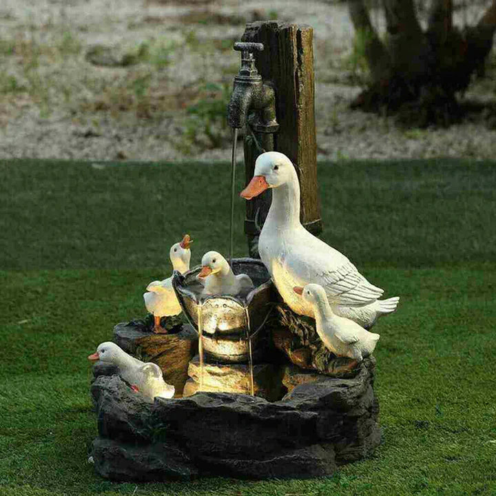 Verspielter dekorativer Gartenbrunnen mit Entenmotiv für Außenbereiche
