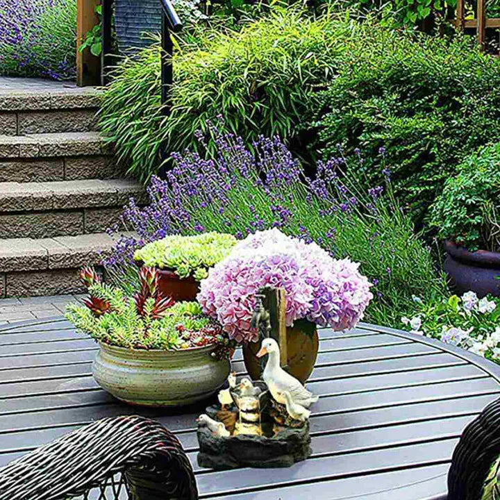 Verspielter dekorativer Gartenbrunnen mit Entenmotiv für Außenbereiche