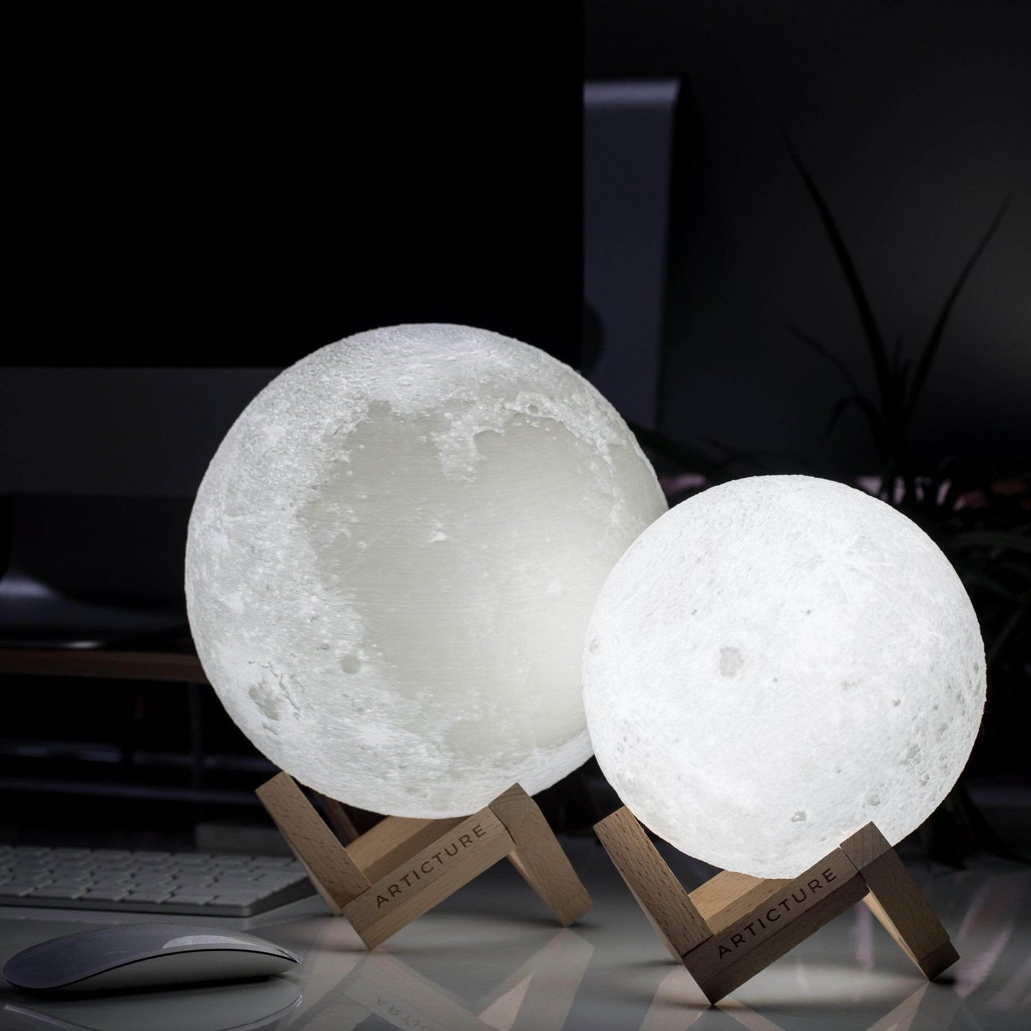 Kabellose LED-Mondlampe mit Holzständer und 6 Lichtfarben