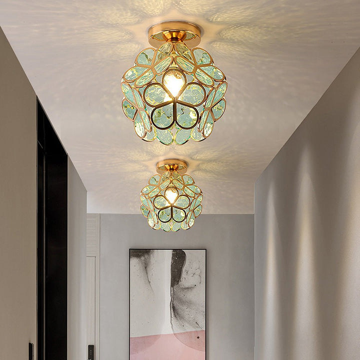 Florale Glas-Deckenleuchte mit Lichtreflexion