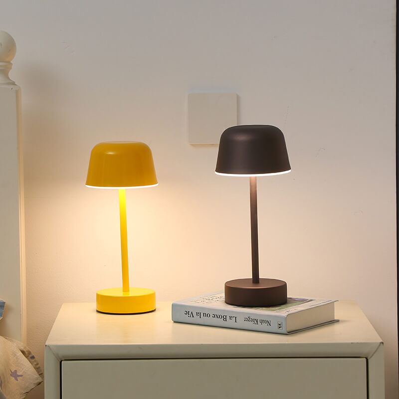 Kabellose dimmbare Tischlampe aus Metall