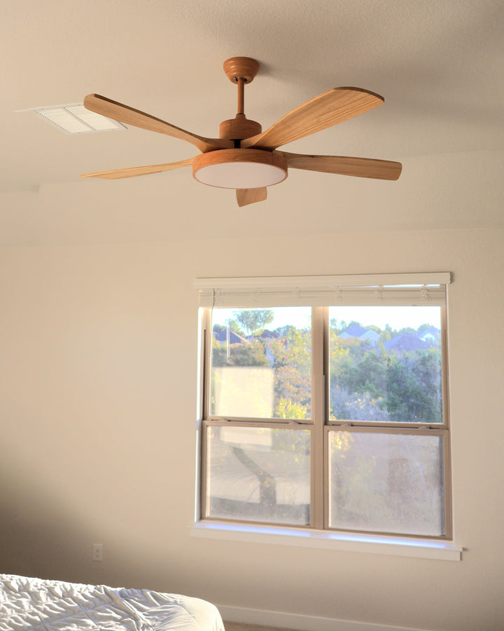Skandinavischer Deckenventilator mit LED-Licht und Wendemotor