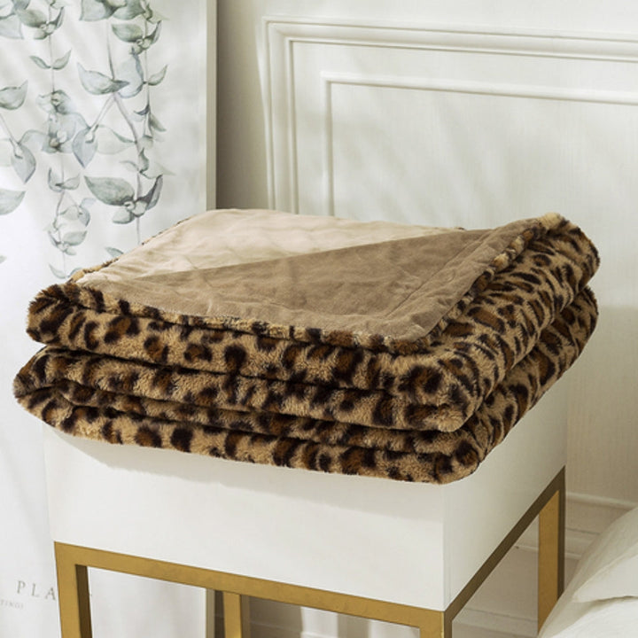 Warme Decke mit Leopardenmuster für Sofa und Bett