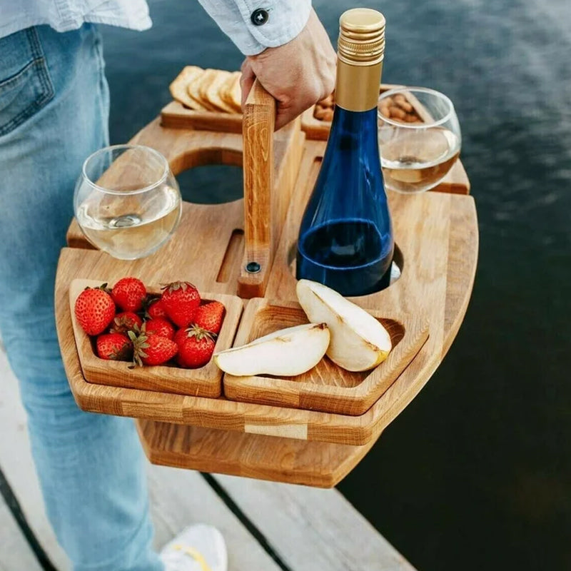Kompakter Picknick-Weintisch aus Holz – tragbar & stilvoll für draußen