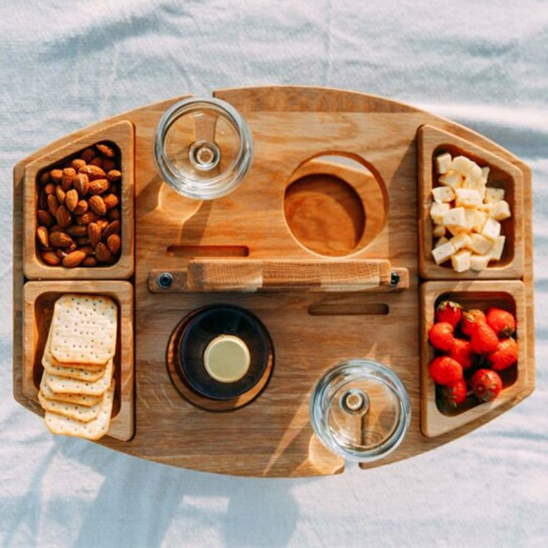 Kompakter Picknick-Weintisch aus Holz – tragbar & stilvoll für draußen