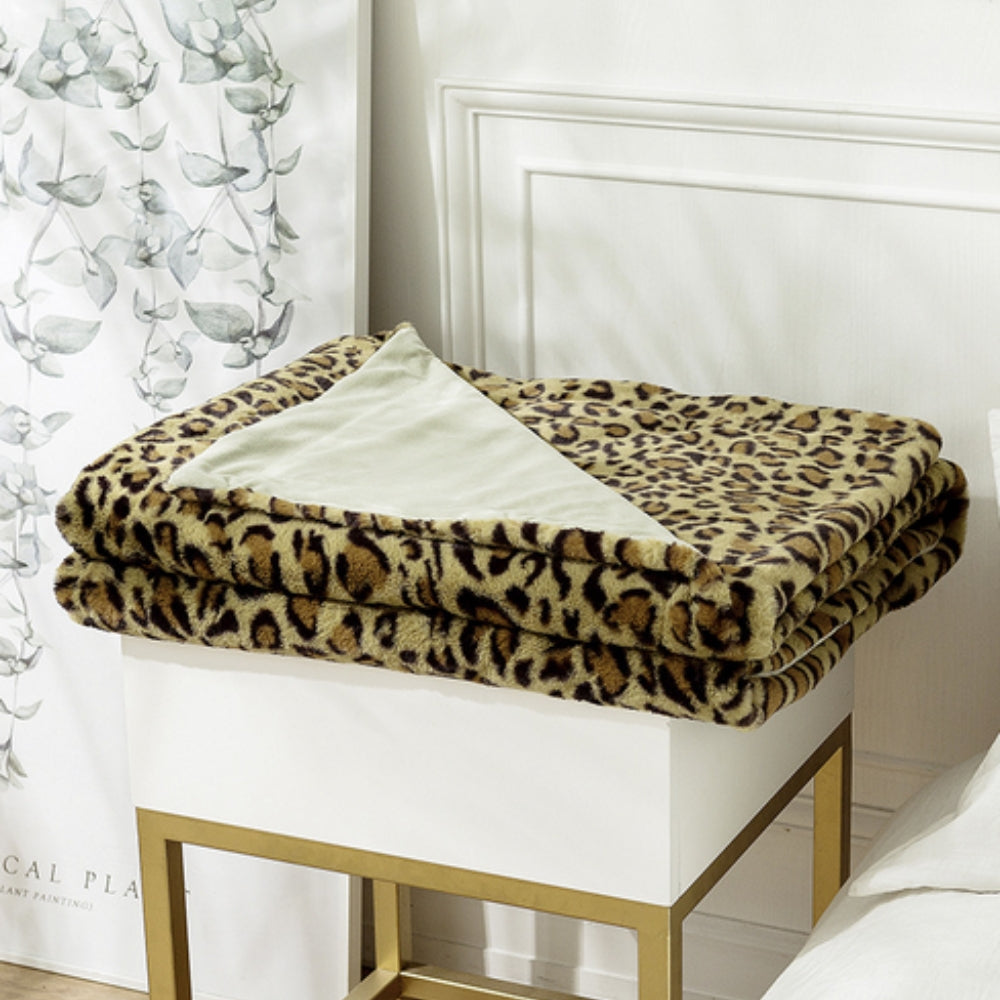 Warme Decke mit Leopardenmuster für Sofa und Bett