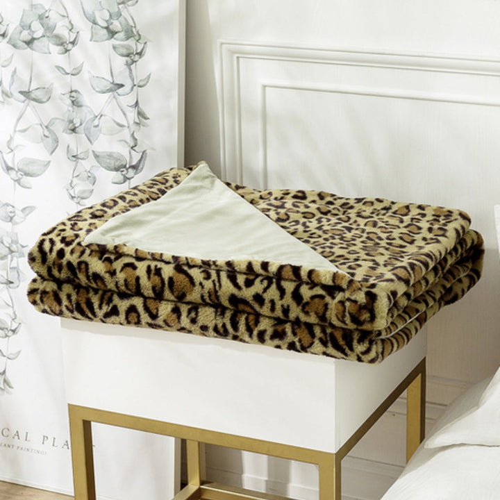Warme Decke mit Leopardenmuster für Sofa und Bett