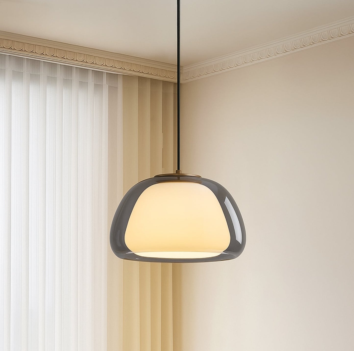 Glas Pendelleuchte mit weißem Schirm und Diffusor
