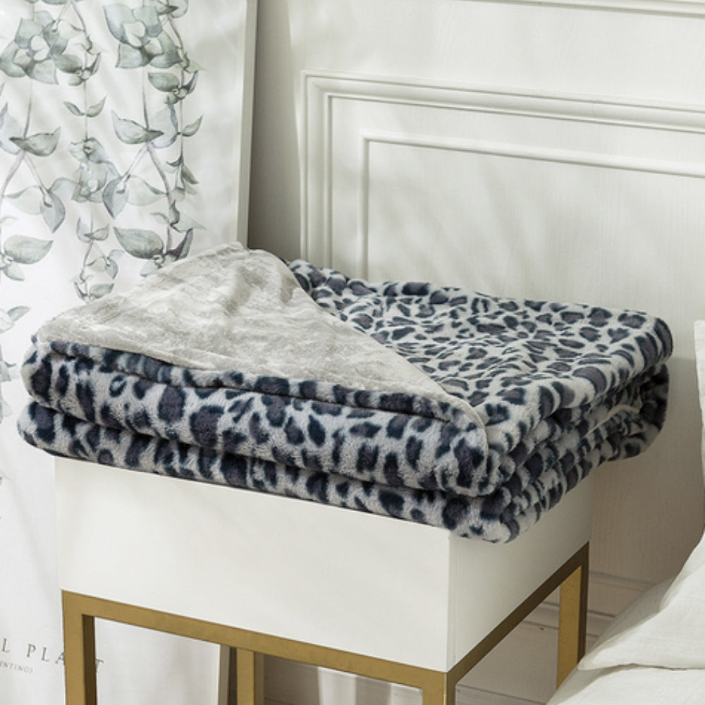 Warme Decke mit Leopardenmuster für Sofa und Bett