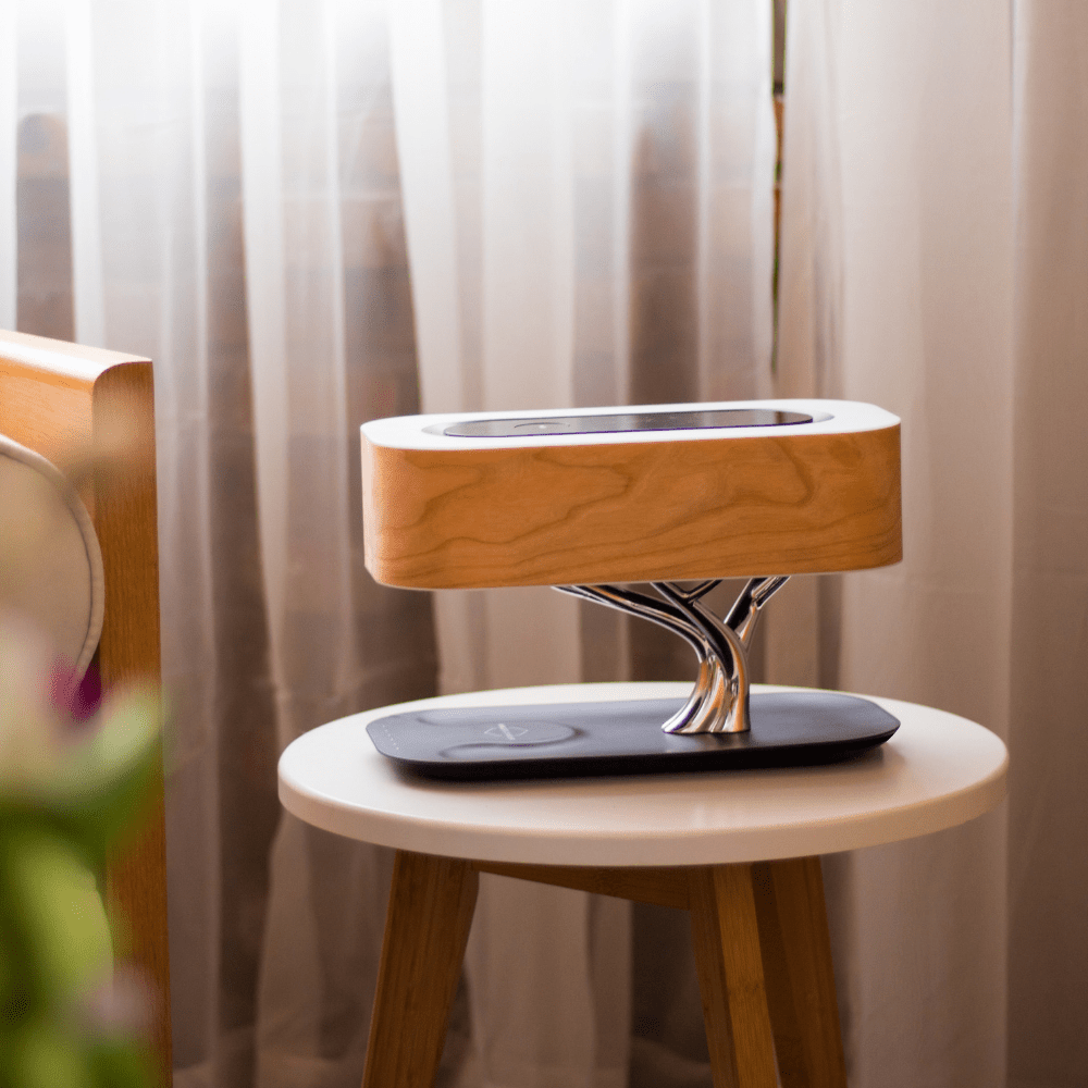 Kabellose LED-Tischlampe mit Bluetooth-Lautsprecher und Wireless Charger