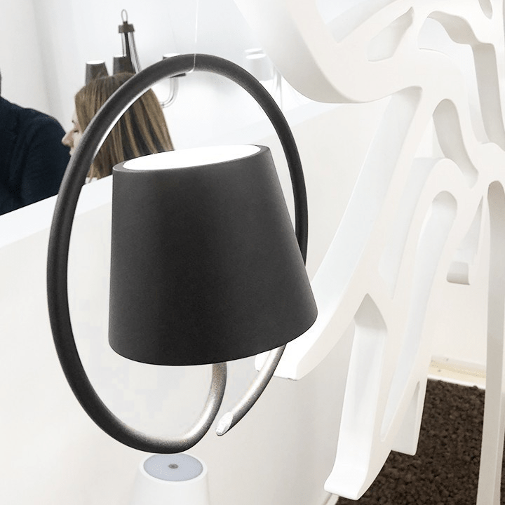 Wiederaufladbare LED Pendelleuchte mit Ringstruktur für innen & außen