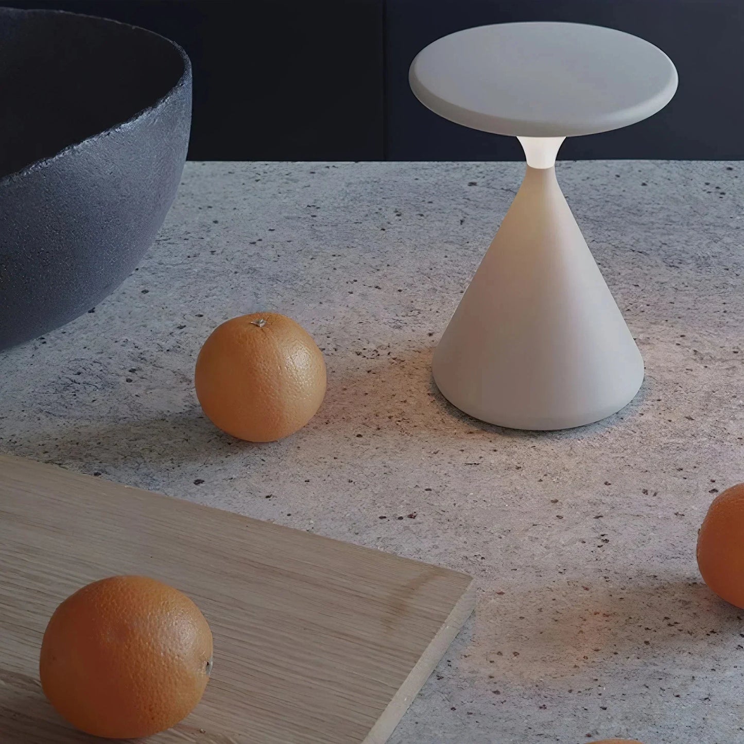 Kabellose LED-Tischleuchte in Sanduhrform – Dimmbar & USB-C wiederaufladbar
