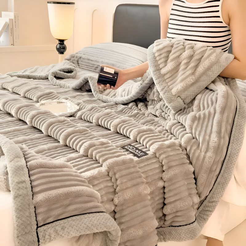 Gestreifte Fleecedecke – Plaid mit modernem Vintage-Design