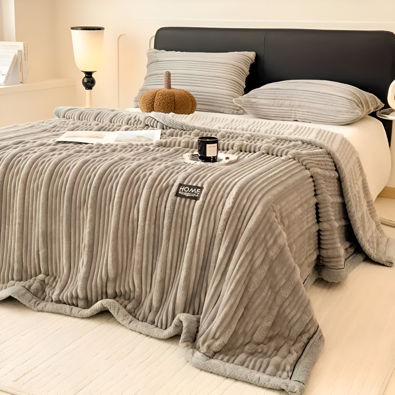 Gestreifte Fleecedecke – Plaid mit modernem Vintage-Design