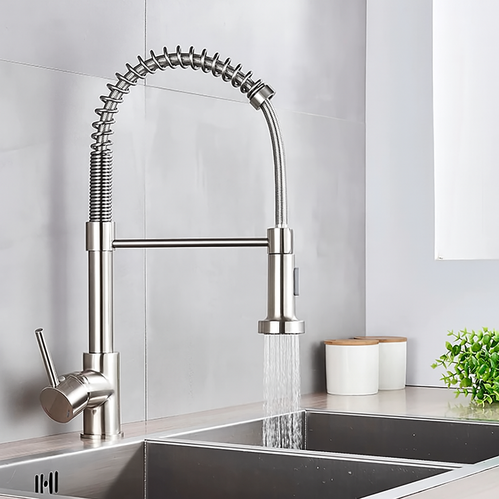 Moderne Küchenarmatur mit Ausziehbrause
