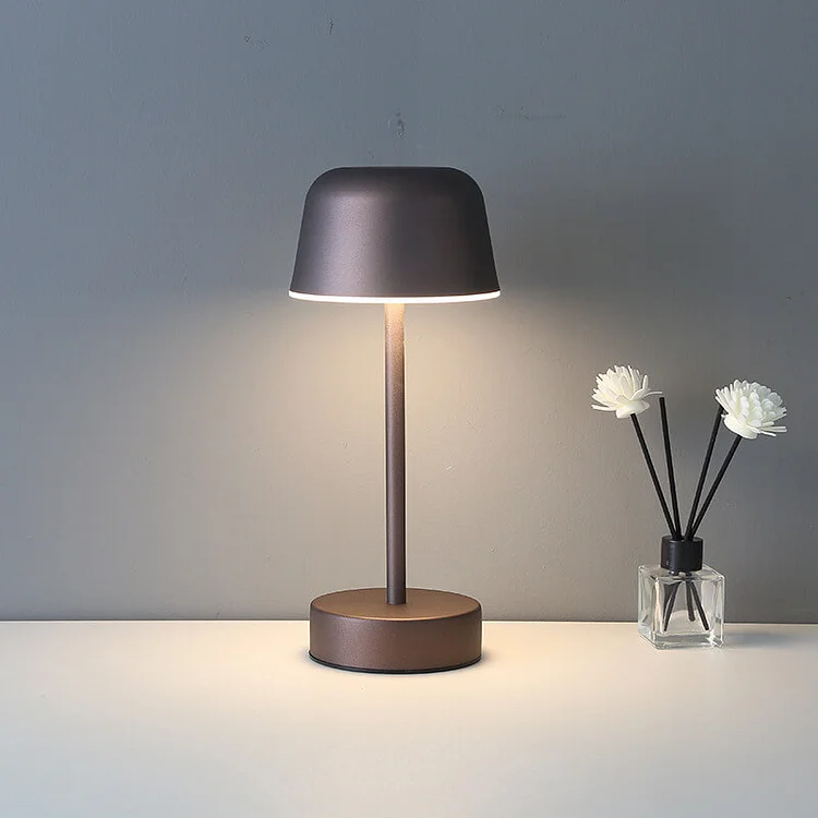 Kabellose dimmbare Tischlampe aus Metall