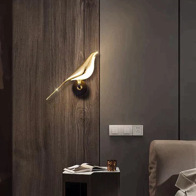 Verspielte moderne LED-Wandleuchte mit Vogelmotiv für Wohnzimmer