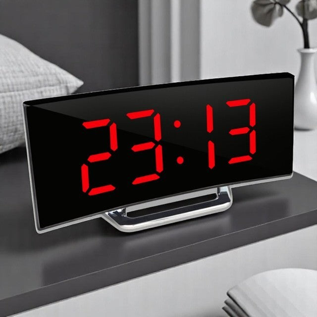 LED-Wecker CurveClock gebogen mit Großanzeige – dimmbar, leise & modern