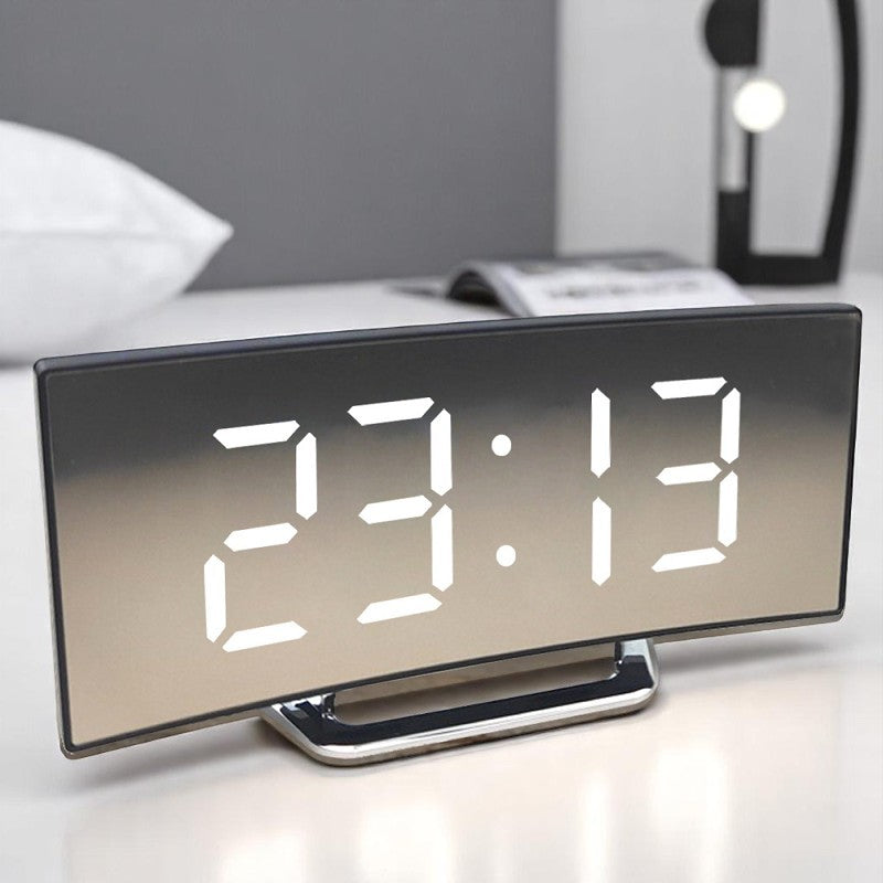 LED-Wecker CurveClock gebogen mit Großanzeige – dimmbar, leise & modern