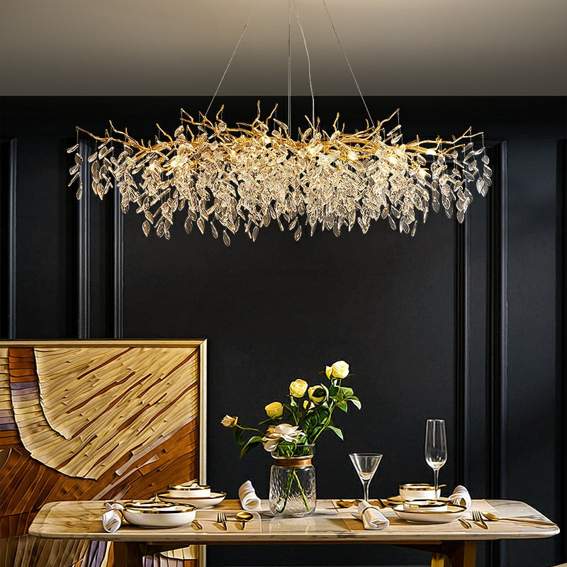 Eleganter Kristallleuchter im Astdesign