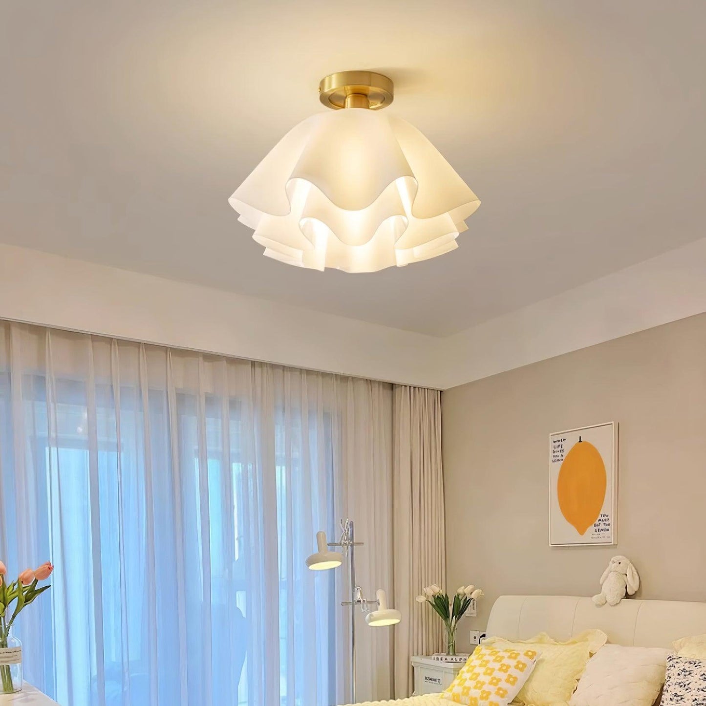 Moderne Gailon-Deckenleuchte – Gefaltetes Design in Messing & Weiß