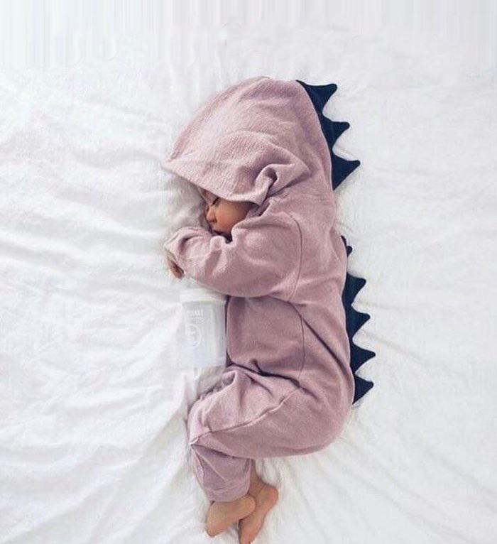 Baby Strampler mit Dinosaurier Design und 3D-Stacheln