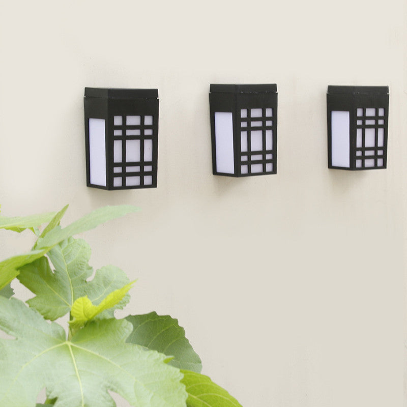 Minimalistische stilvolle Solar-Wandleuchte im japanischen Design für Garten und Terrasse