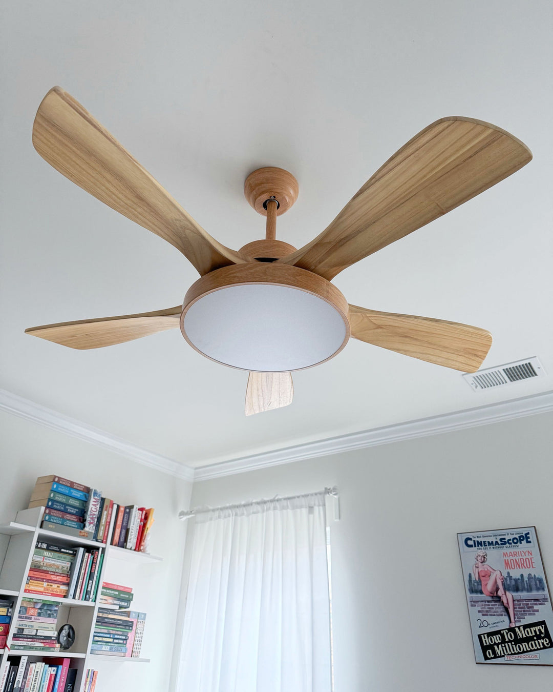 Skandinavischer Deckenventilator mit LED-Licht und Wendemotor