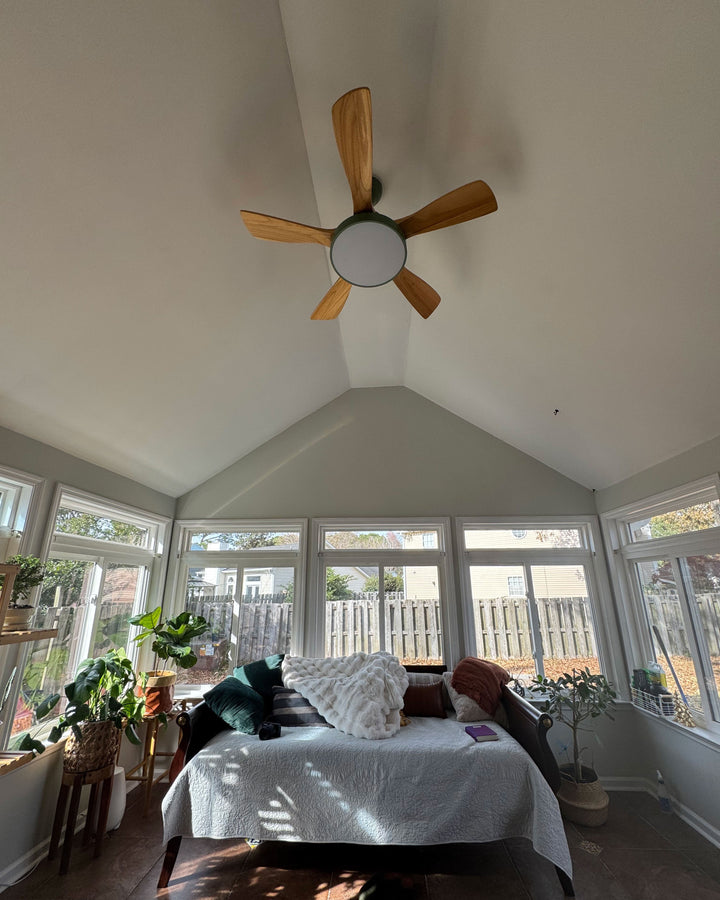 Skandinavischer Deckenventilator mit LED-Licht und Wendemotor