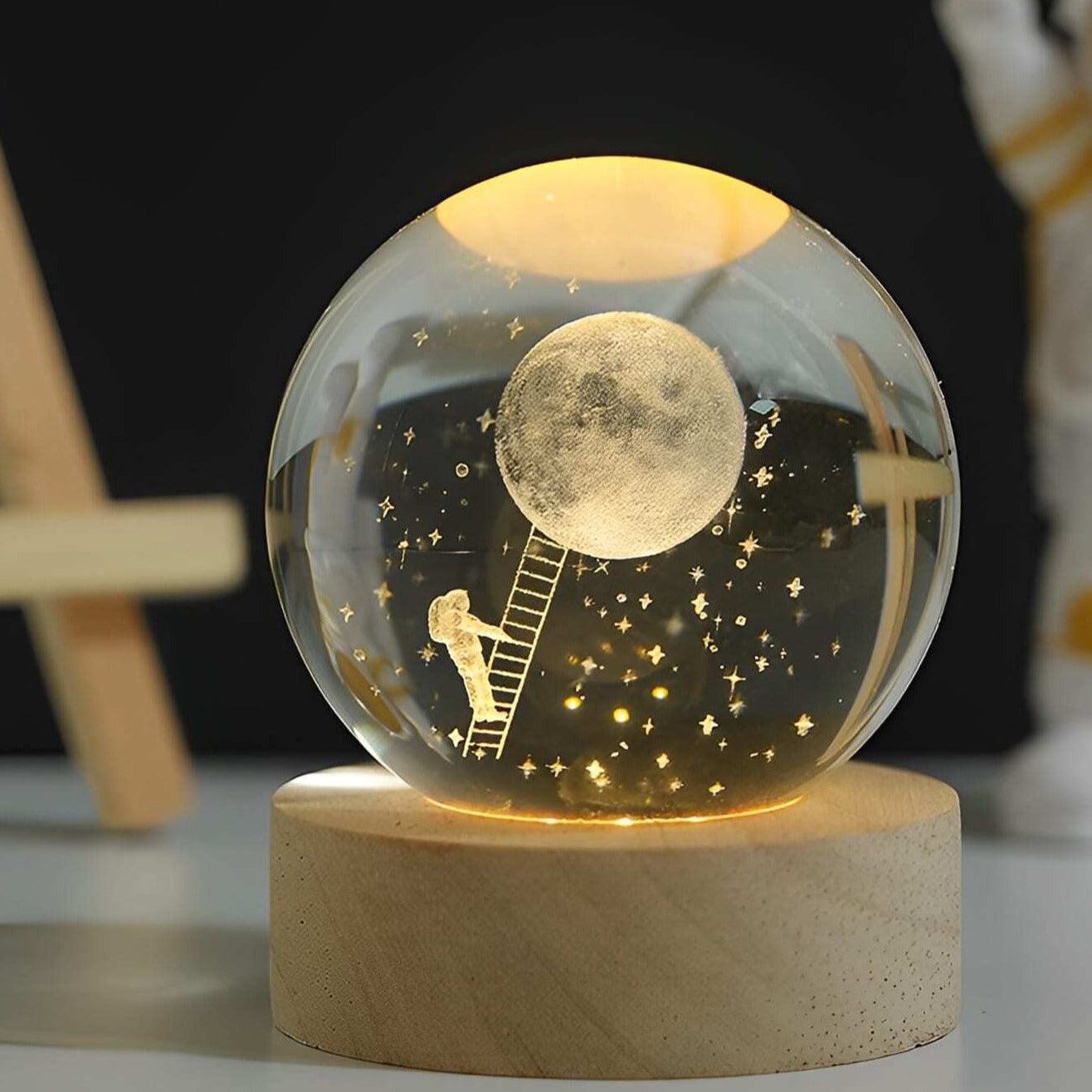 Leuchtende Kristallkugel mit 3D-Universum für Schlafzimmer und Wohnzimmer