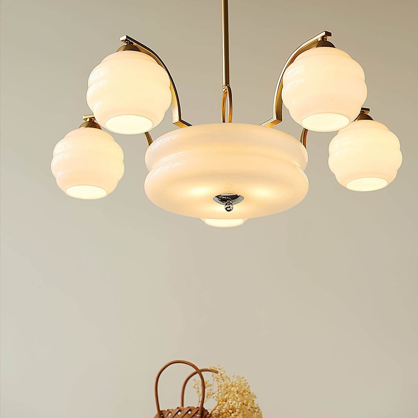 Lunara Kronleuchter mit Glasakzenten im modernen Design