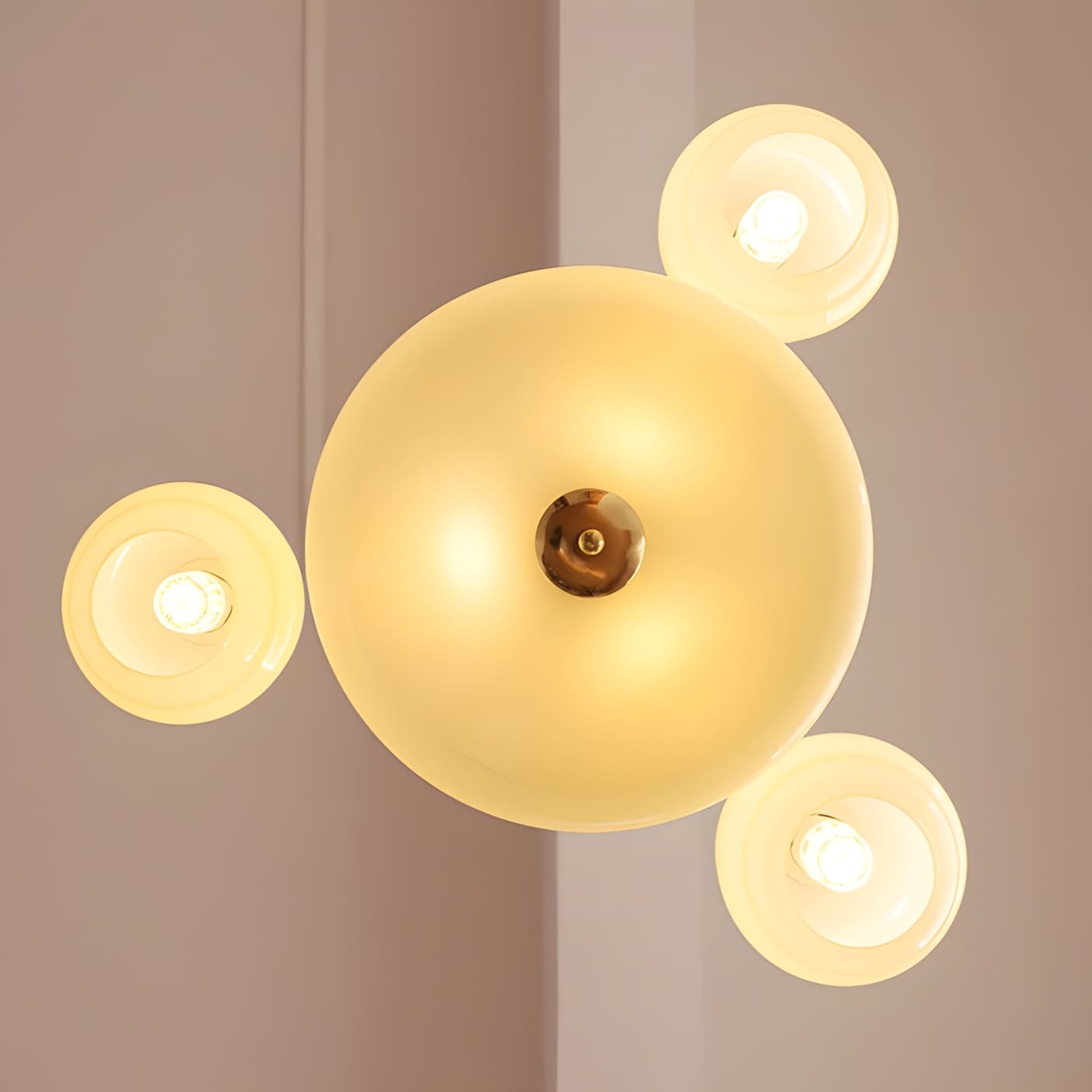 Lunara Kronleuchter mit Glasakzenten im modernen Design