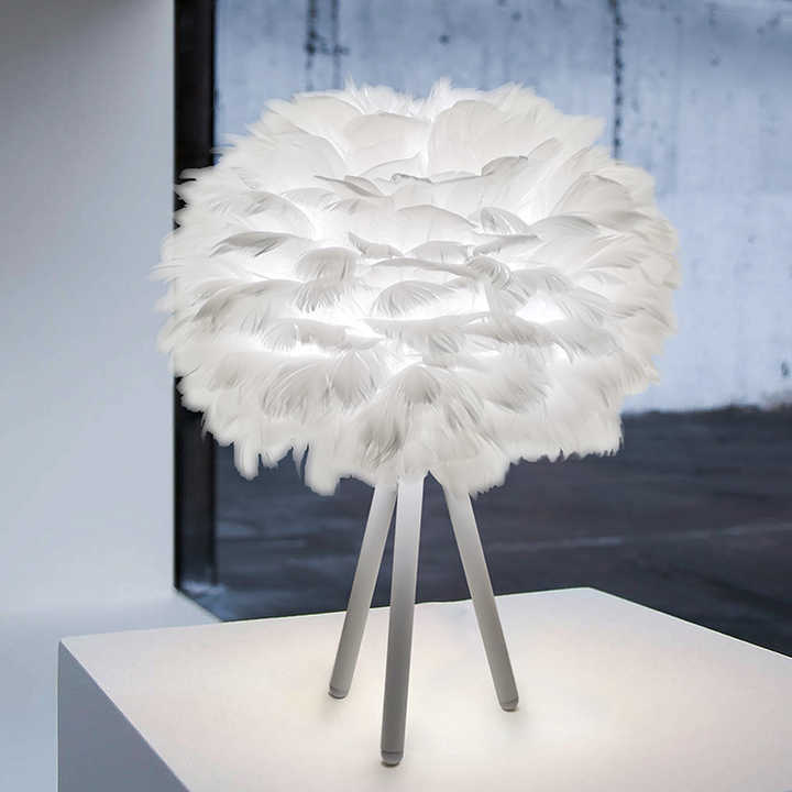 Tischlampe mit Federschirm – dimmbar, stilvoll & wohnlich