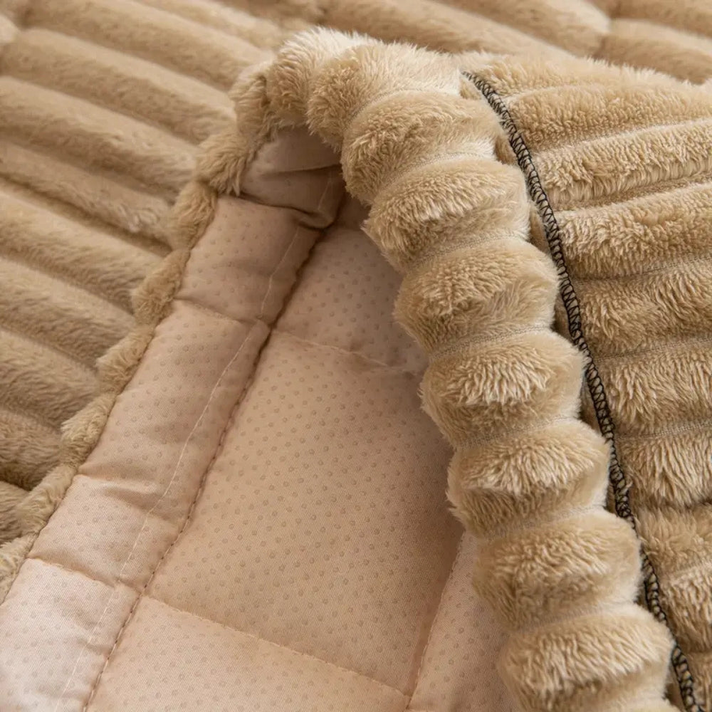 Sofahusse mit Faltenkante – Flanell Überwurf für stilvollen Schutz