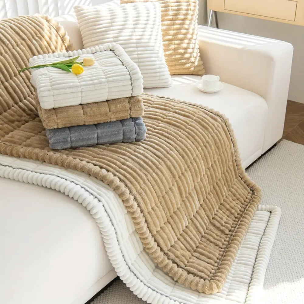 Sofahusse mit Faltenkante – Flanell Überwurf für stilvollen Schutz