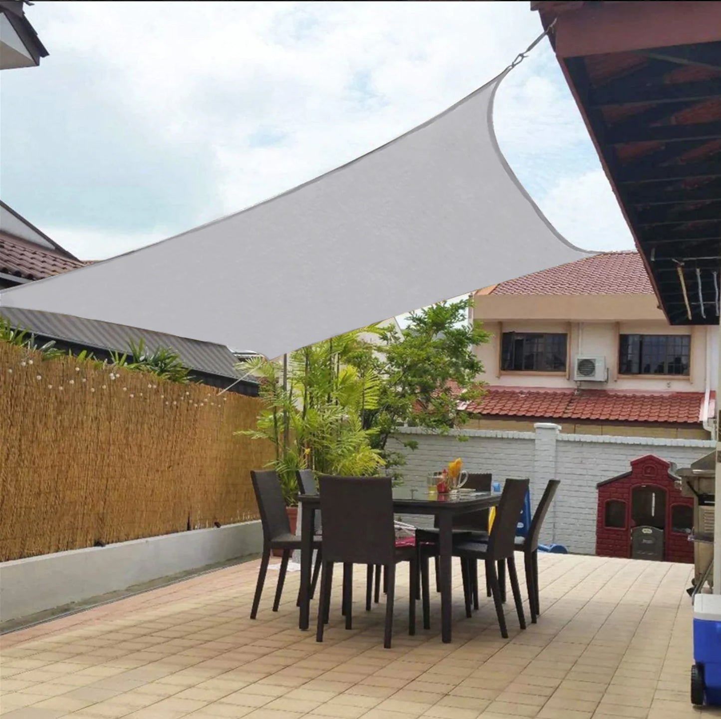 Wasserabweisendes Sonnensegel in Dreieck- oder Quadrat-Form für Balkon und Terrasse