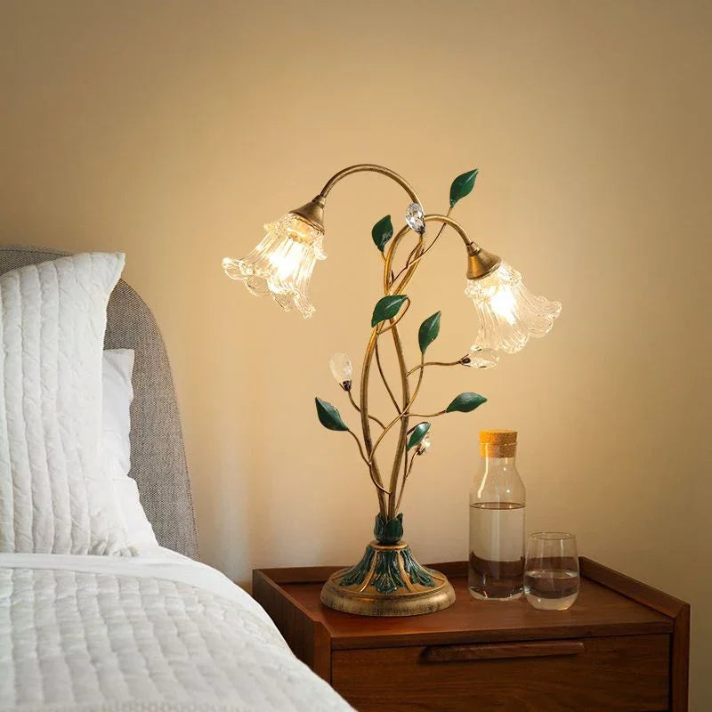 Französische Vintage-Tischlampe mit Blumen-Design aus Glas und Kristall