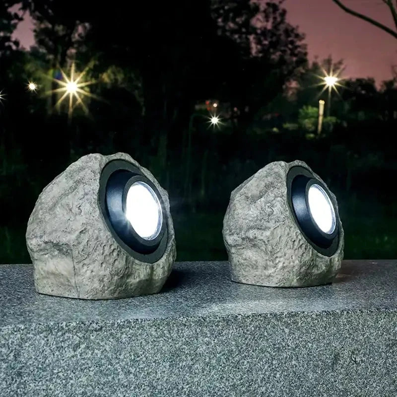 Solarbetriebene LED-Wegeleuchte im Naturstein-Design