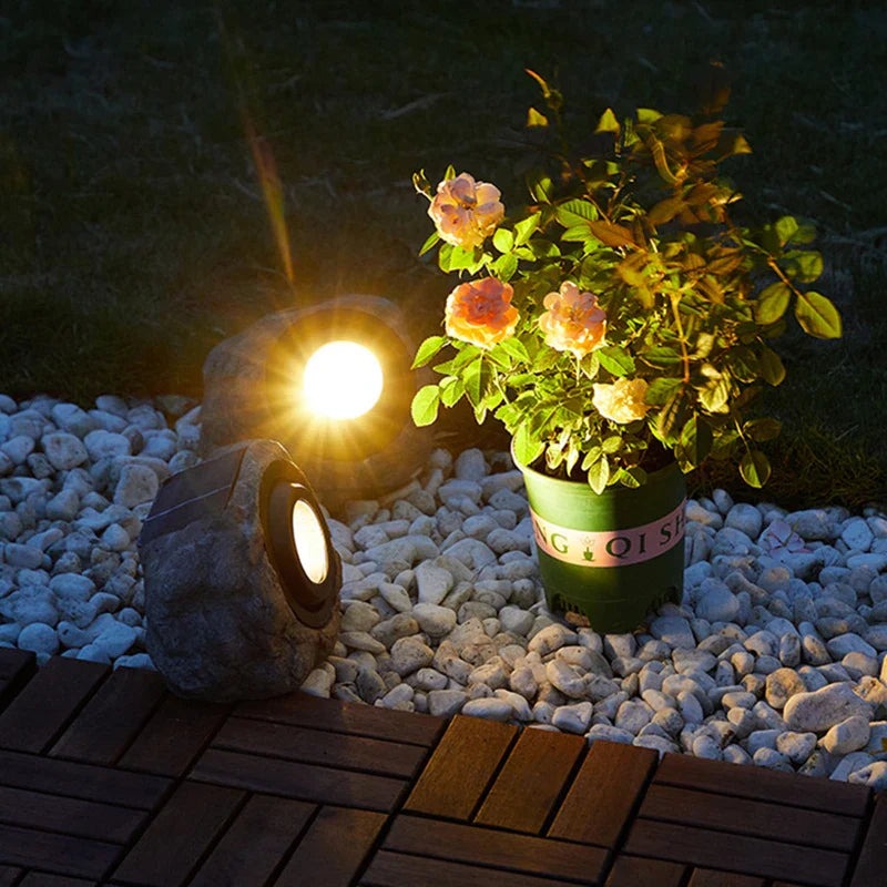 Solarbetriebene LED-Wegeleuchte im Naturstein-Design