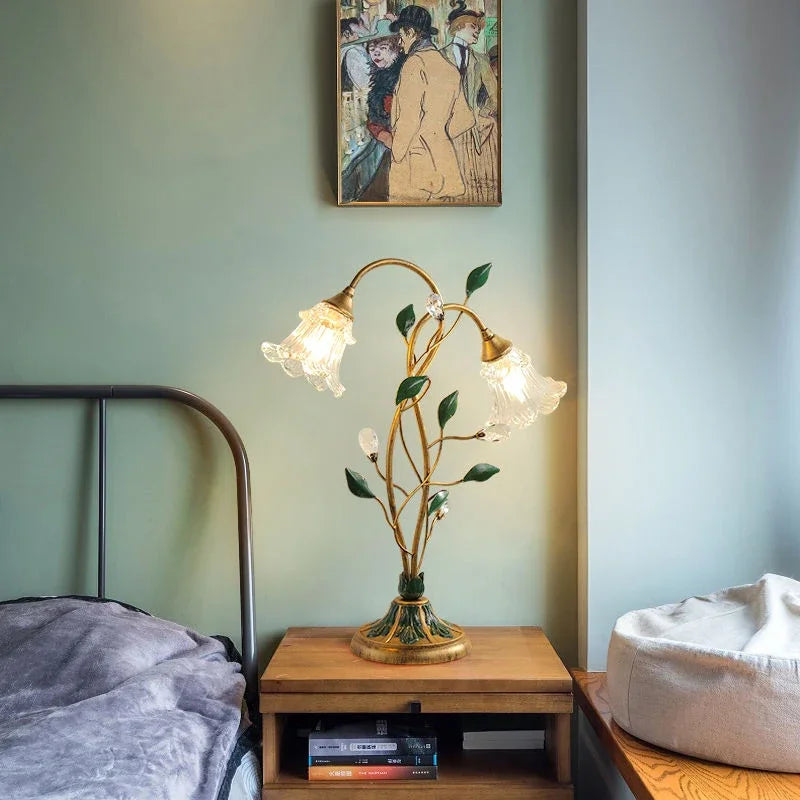 Französische Vintage-Tischlampe mit Blumen-Design aus Glas und Kristall