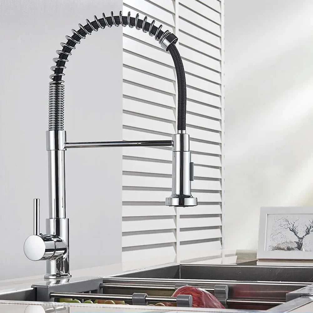 Moderne Küchenarmatur mit Ausziehbrause